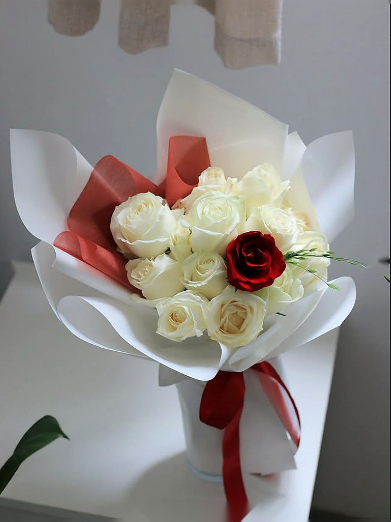 The chosen red rose chi tiết 1-1 - hoa tinh yeu hoa hong do trang Flocaa
