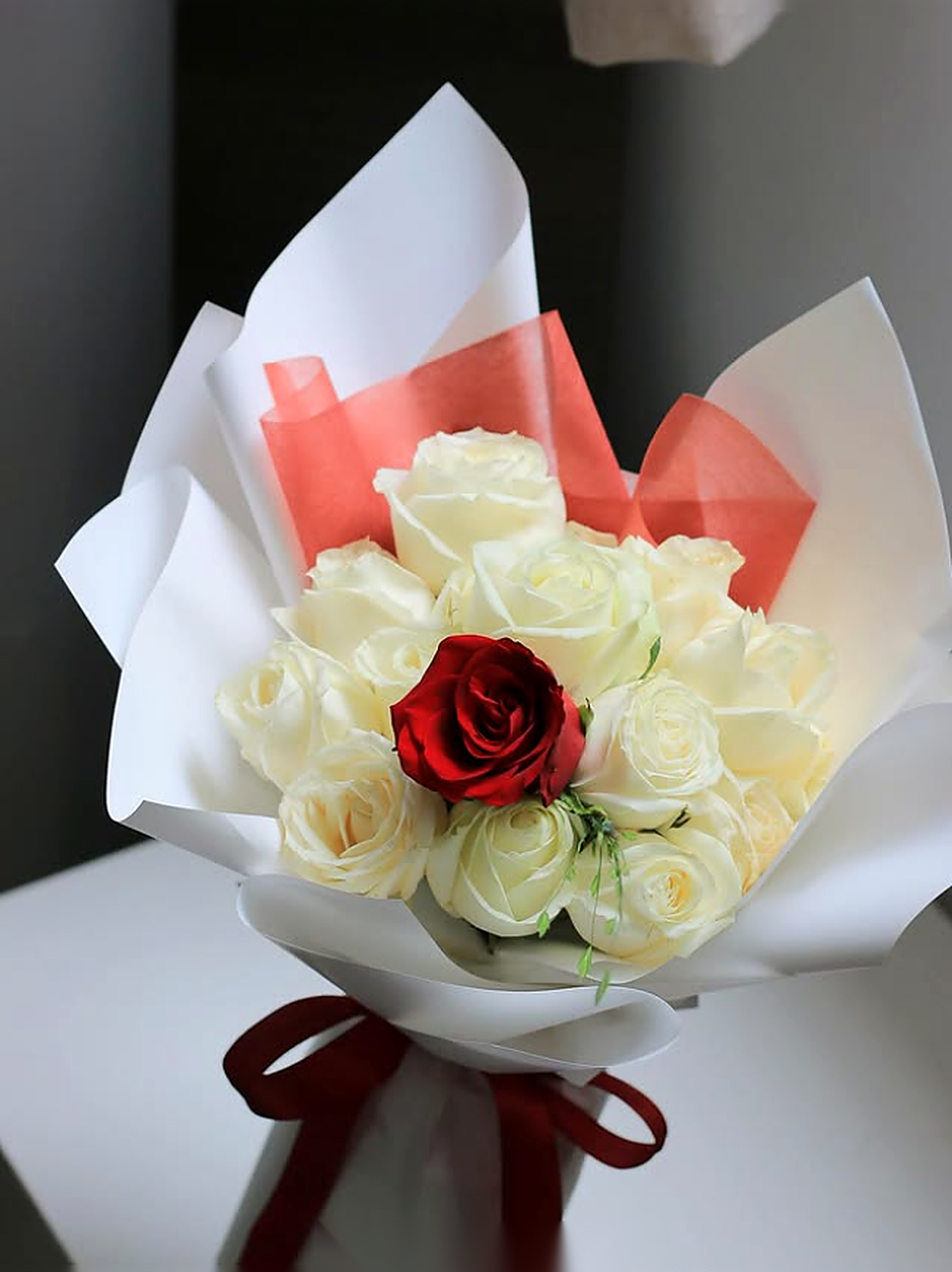 The chosen red rose chi tiết 1-4 - hoa tinh yeu hoa hong do trang Flocaa