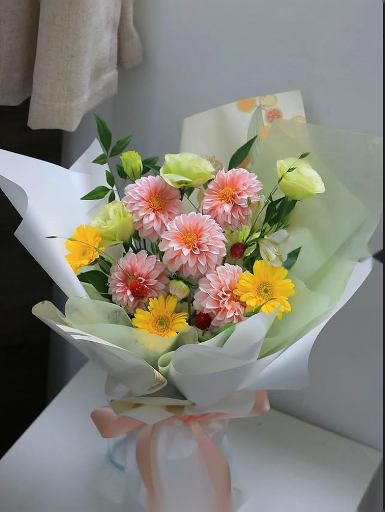 Ignite Your Bloom chi tiết 1-3 - hoa tot nghiep hong vang tuoi Flocaa